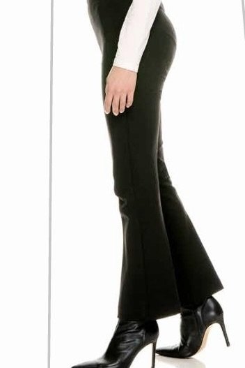 Pantalone elasticizzato, a zampa, realizzato in  punto milano