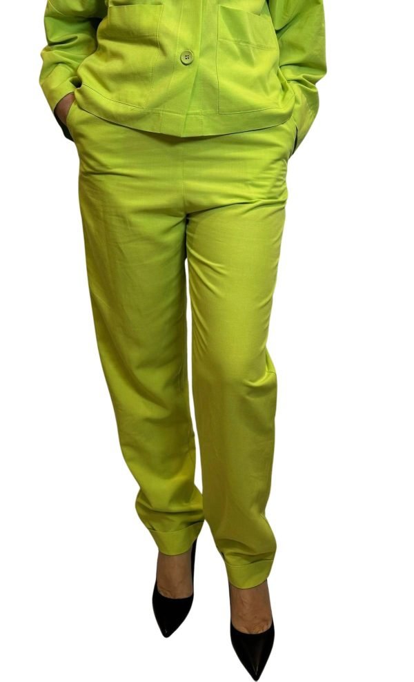 Pantalone con coulisse, tasche a filo, taglio a sigaretta