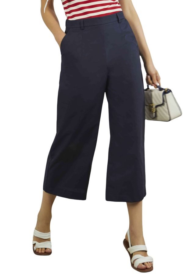 Pantalone ampio, taglio alla caviglia, con elastico in vita