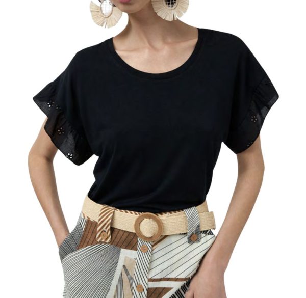 T-shirt in tinta unita con maniche in pizzo sangallo