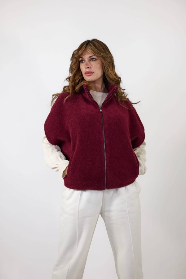 Giacca smanicata taglio over con zip