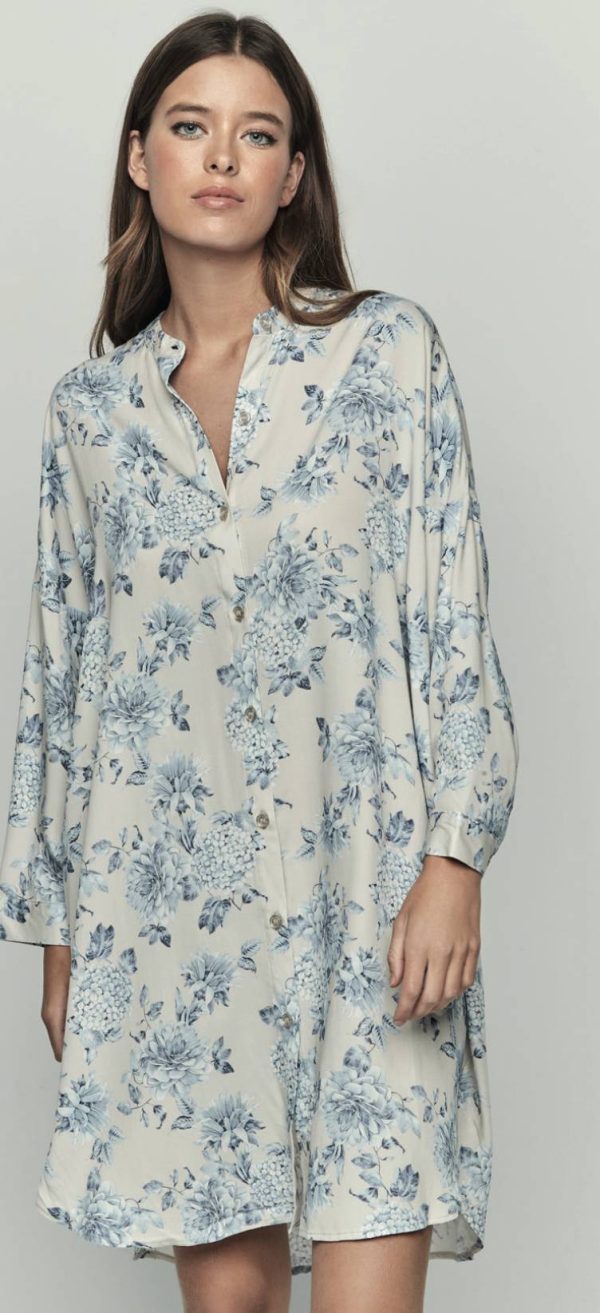 Camicia da notte in pura viscosa con manica lunga, collo alla coreana e delicata fantasia floreale