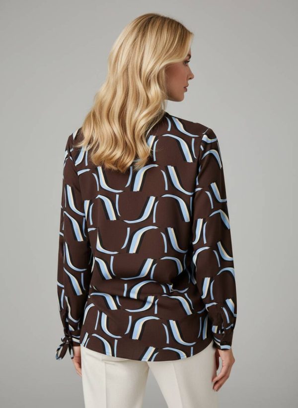 Blusa in viscosa manica lunga su base marrone fantasia