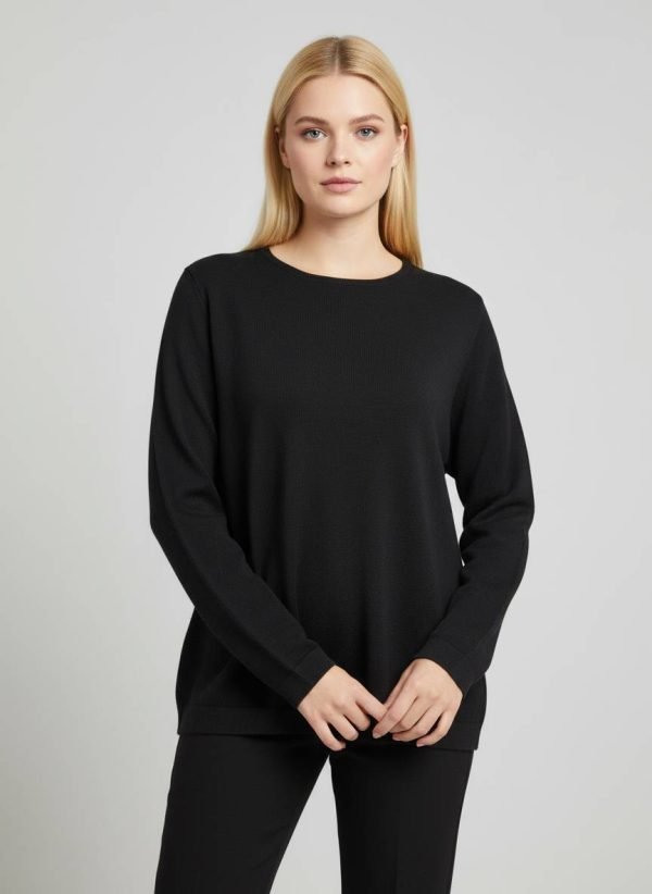 Maglione a girocollo manica lunga in pura lana merino.