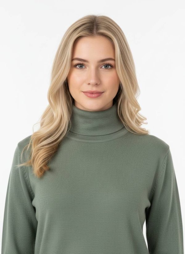 Maglione in pura lana, lavorazione links senza cuciture, collo ad anello