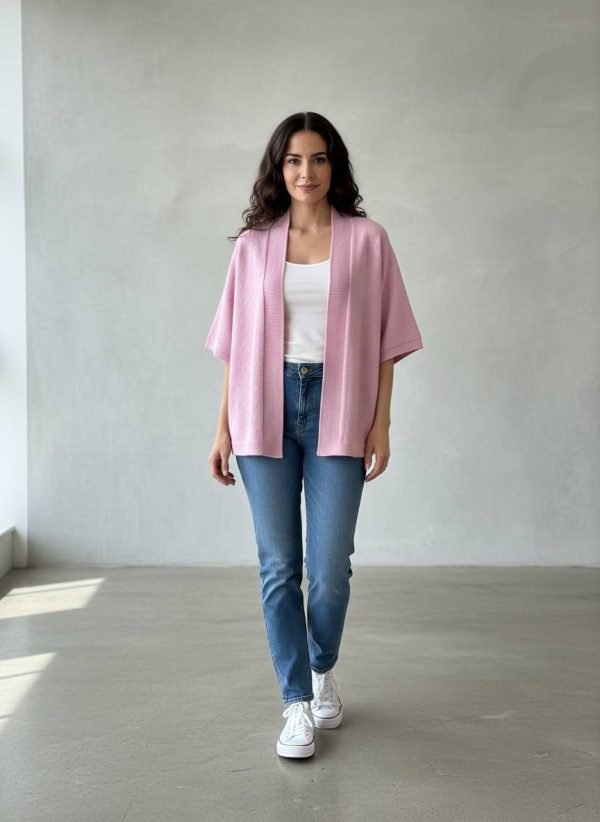 Cardigan realizzato in pura lana gatto con sottile lavorazione