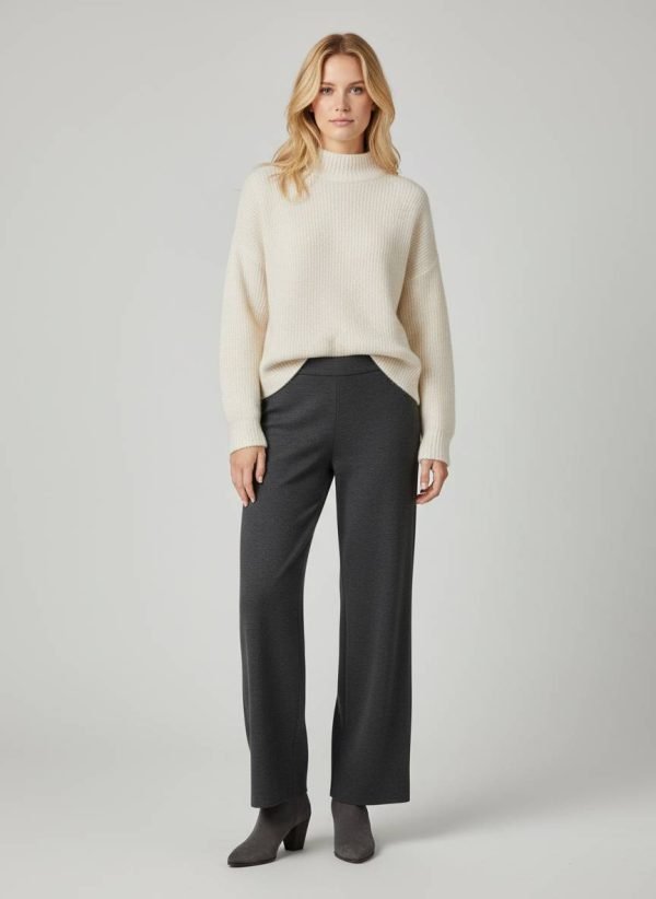 Pantalone modello leggermente ampio sul fondo
