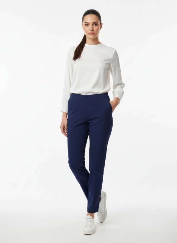 Pantalone modello a sigaretta, con elastico in vita