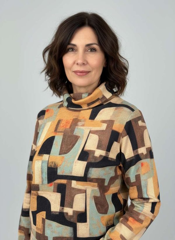 Maglia invernale fantasia collo ad anello leggermente avvitata