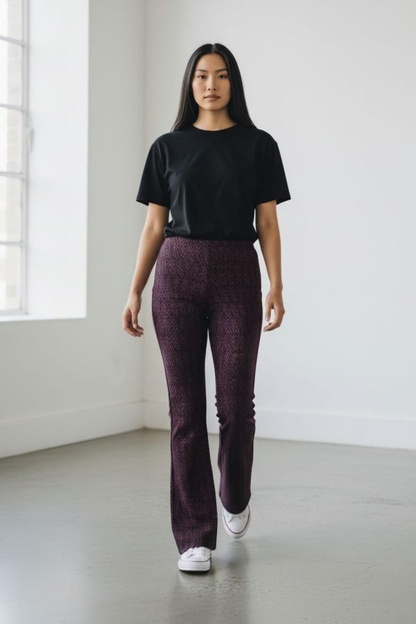 Pantalone a zampa in tessuto con trama in lurex