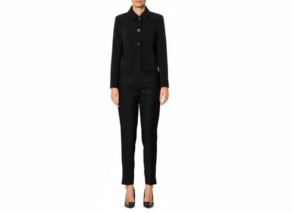 Completo nero giacca corta al fianco foderata pantalone a sigaretta