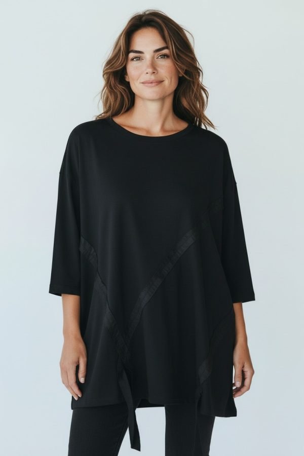 T-shirt in cotone, collo tondo, con fasce di stoffa a decorare