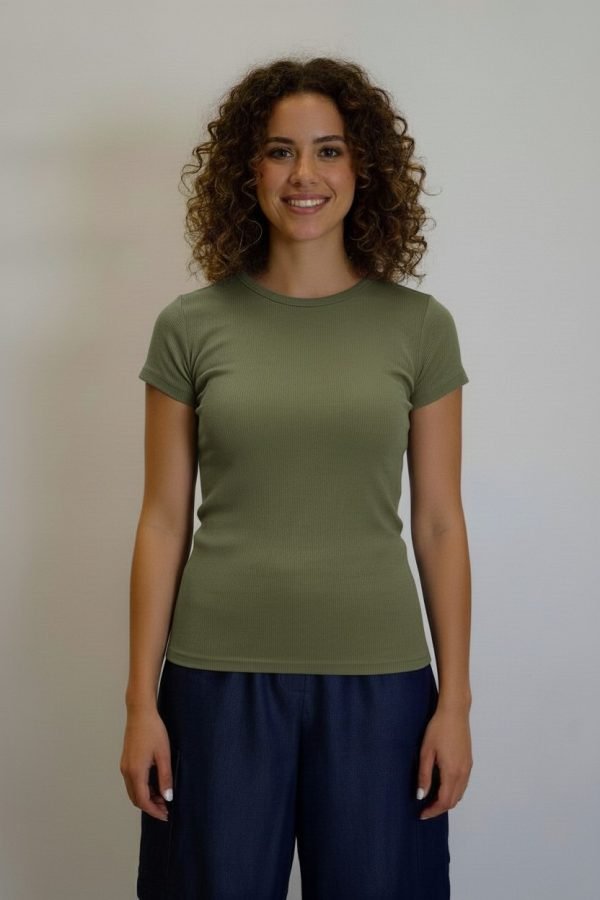 T-shirt in puro cotone a costine strette con collo tondo